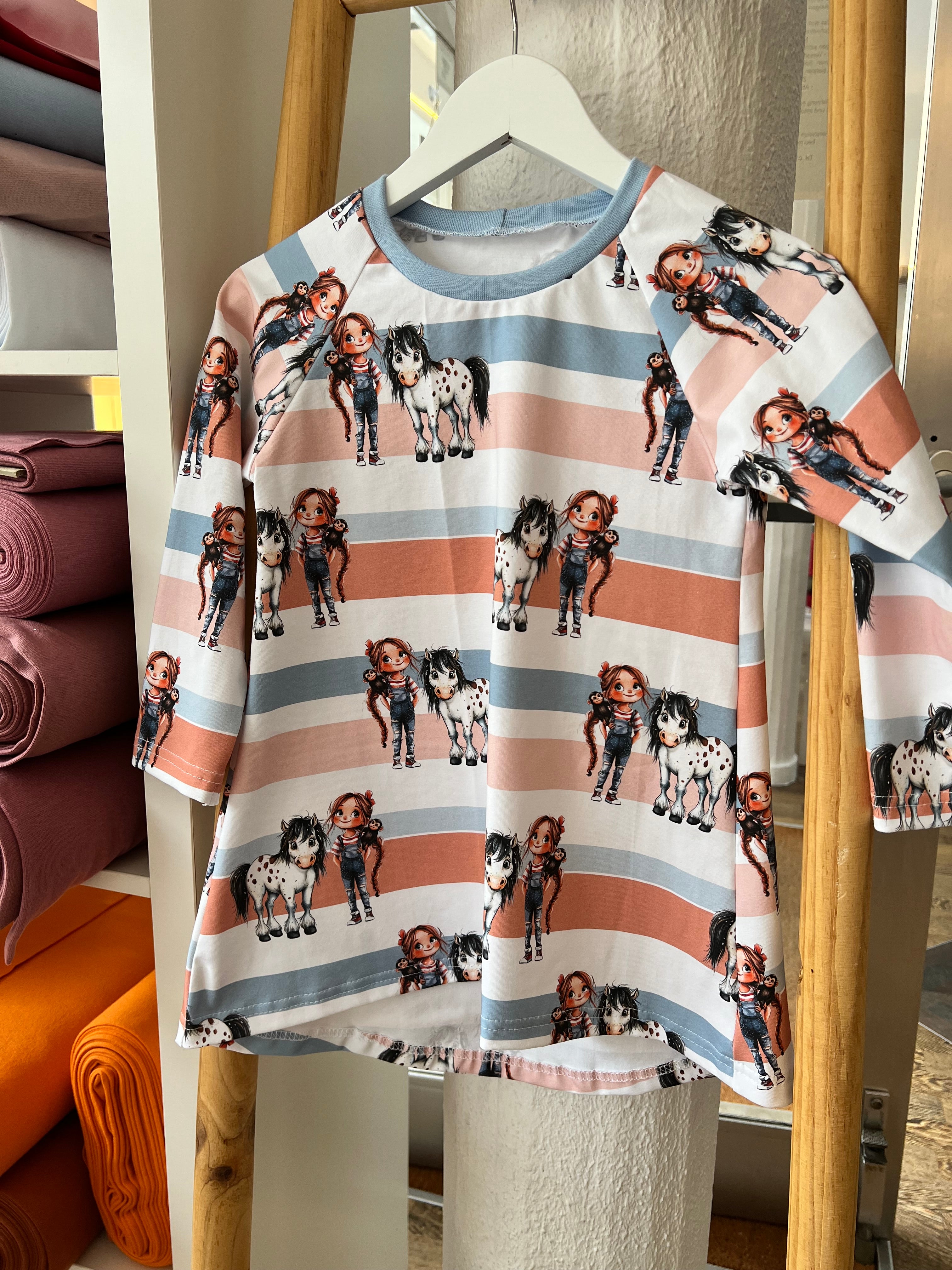 Stoffvorbestellung "Vicky mit Affe und Pferd"